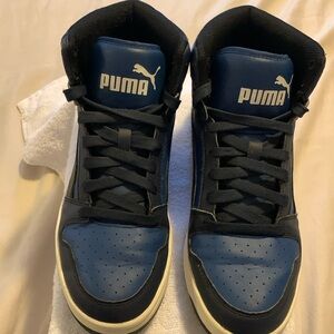 Men’s puma basketball sneakers. Size 91/2. Clot black and blue.